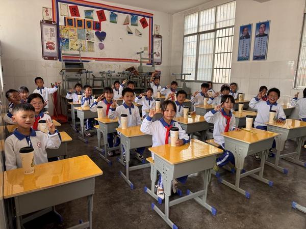 任 古茗为广西两校捐赠教学物资AG真人游戏平台积极履行社会责(图7)