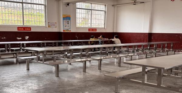 任 古茗为广西两校捐赠教学物资AG真人游戏平台积极履行社会责(图6)