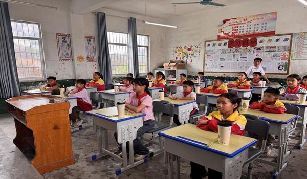 任 古茗为广西两校捐赠教学物资AG真人游戏平台积极履行社会责(图5)